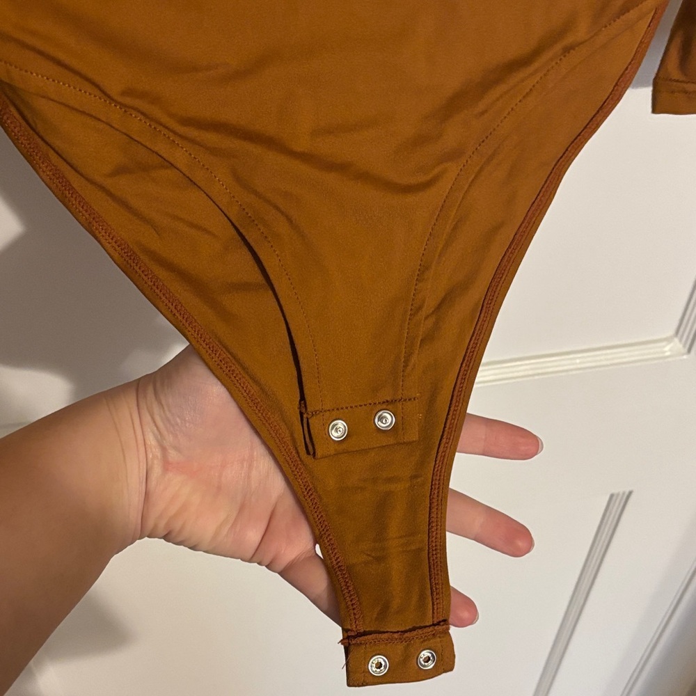 ReoRia Tan Long Sleeve Bodysuit - Picture 4 of 4